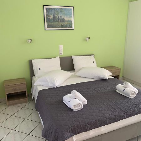 Eleftheria Studios And Apartments Ахарави Экстерьер фото
