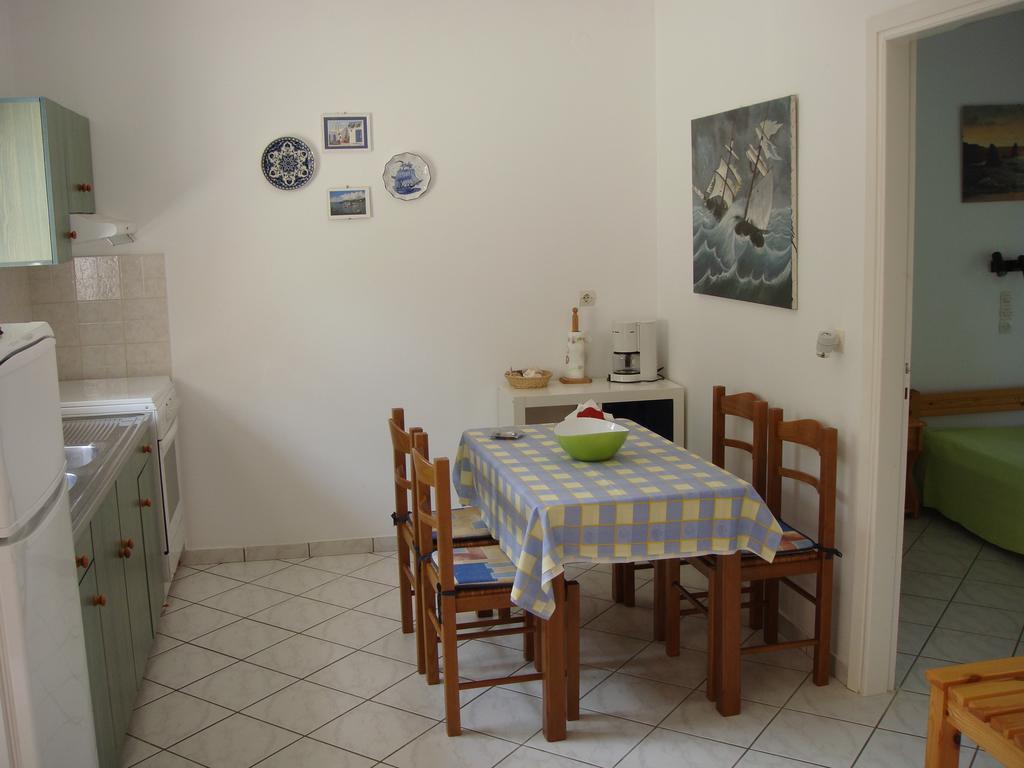 Eleftheria Studios And Apartments Ахарави Номер фото